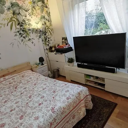 T2 Meuble 1 Er Etage Dans Un Quartier Calme A 17 *