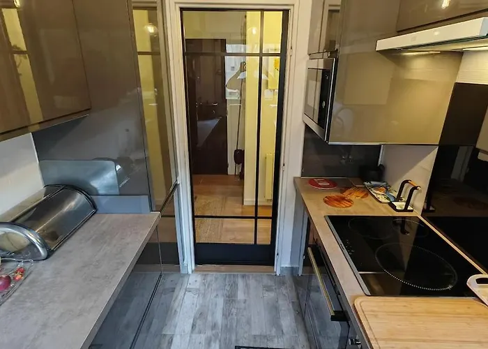 T2 Meuble 1 Er Etage Dans Un Quartier Calme A 17