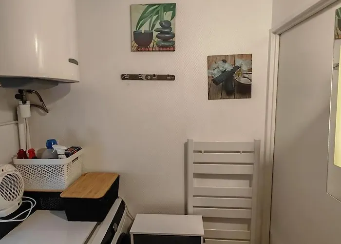 T2 Meuble 1 Er Etage Dans Un Quartier Calme A 17 Párizs