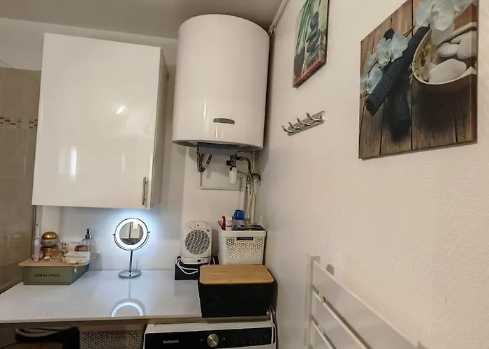 Apartman T2 Meuble 1 Er Etage Dans Un Quartier Calme A 17