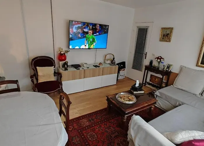 Apartman T2 Meuble 1 Er Etage Dans Un Quartier Calme A 17 Párizs