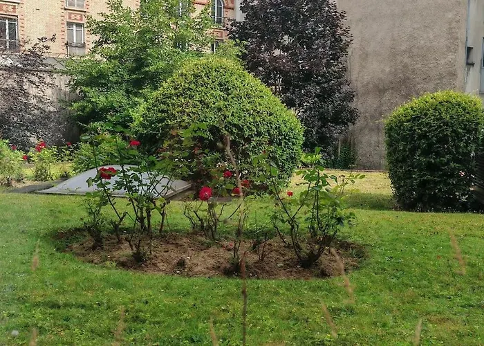 T2 Meuble 1 Er Etage Dans Un Quartier Calme A 17 * Párizs