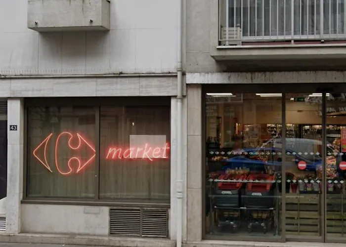 T2 Meuble 1 Er Etage Dans Un Quartier Calme A 17