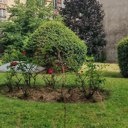 T2 Meuble 1 Er Etage Dans Un Quartier Calme A 17 * Paříž